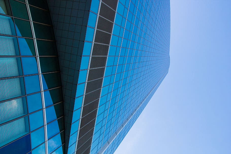 bajo, fotografía de ángulo, edificio de cortina, durante el día, arquitectura, azul, edificio, infraestructura, cielo, rascacielos