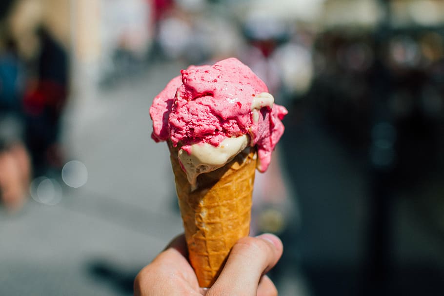 person, holding, melting, ice cream cone, ice, cream, sugar, con, ice cream, cone