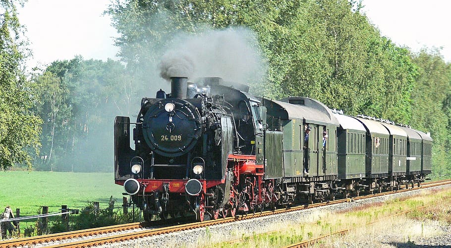 locomotora de vapor, tren de vapor, tren de pasajeros, clásico, años 1950, cruce especial, nostalgia, tradición, históricamente, trabucos