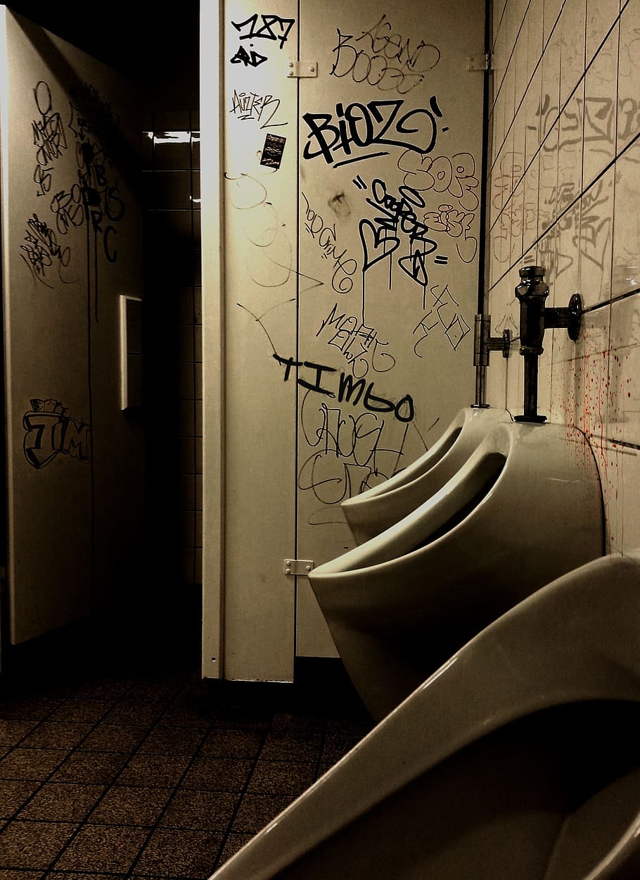 tipográfico, vándalos, paredes de baño, inodoro escolar, inodoro, WC, hombres, malo, público, sombrío