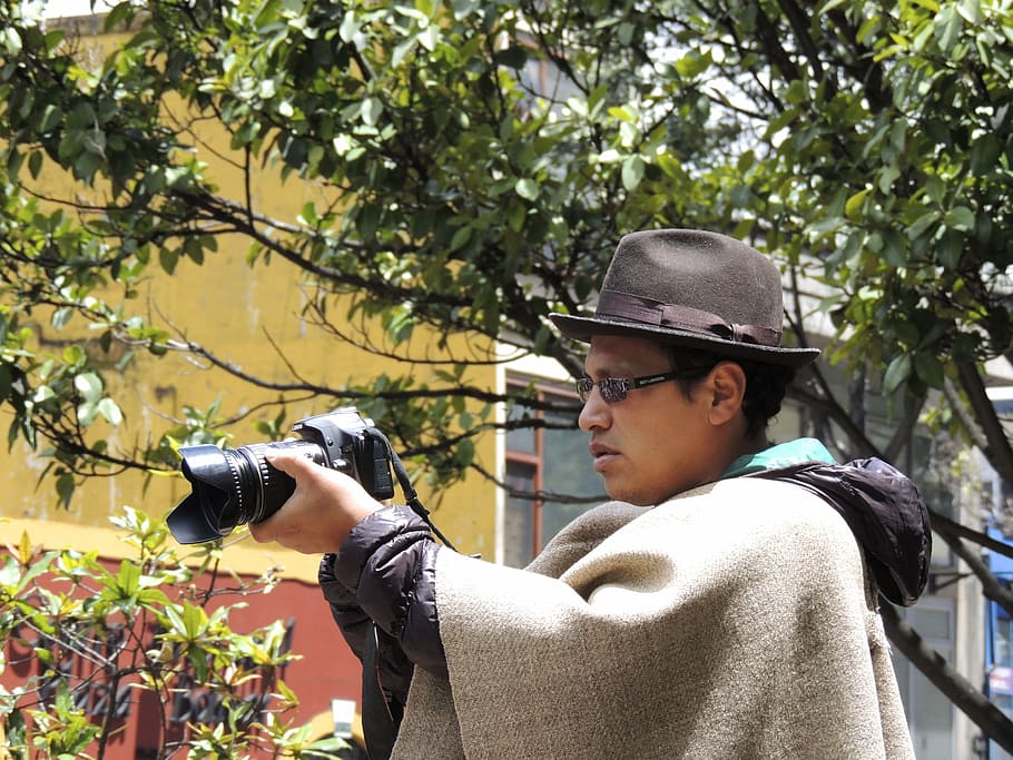 peasant, photographer, boyaca, real people, one person, glasses, young men, lifestyles, leisure activity, eyeglasses