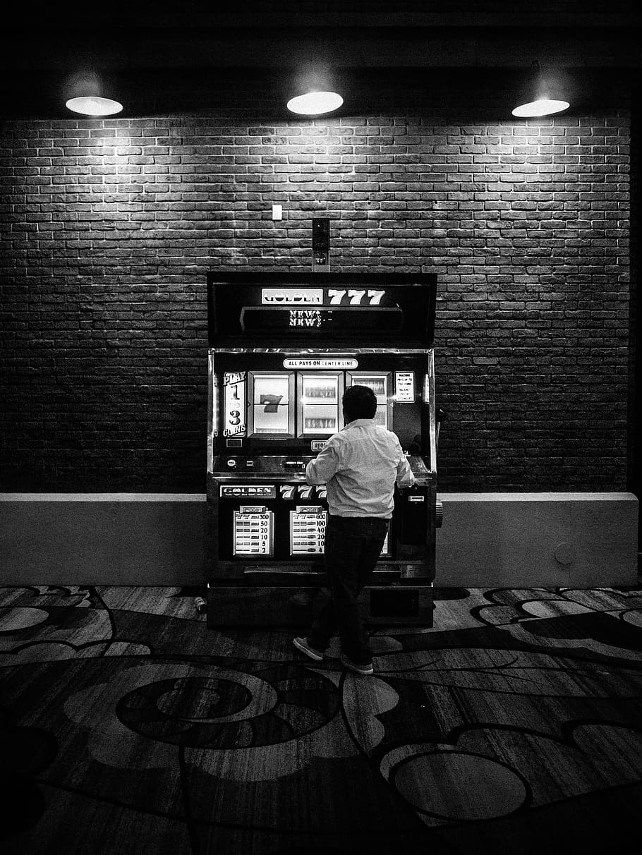 Vegas, tragamonedas, máquinas tragamonedas, juegos de azar, apuestas, suerte, ganar, oportunidad, una persona, de cuerpo entero