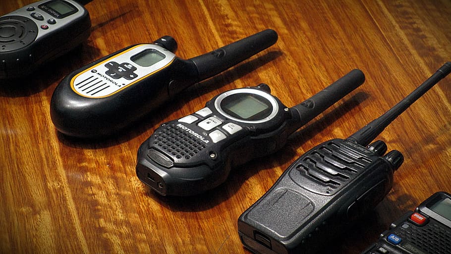 cuatro, negro, radio de 2 vías, 2 vías, marrón, superficie, radio en septiembre, walkie talkie, radio, comunicación