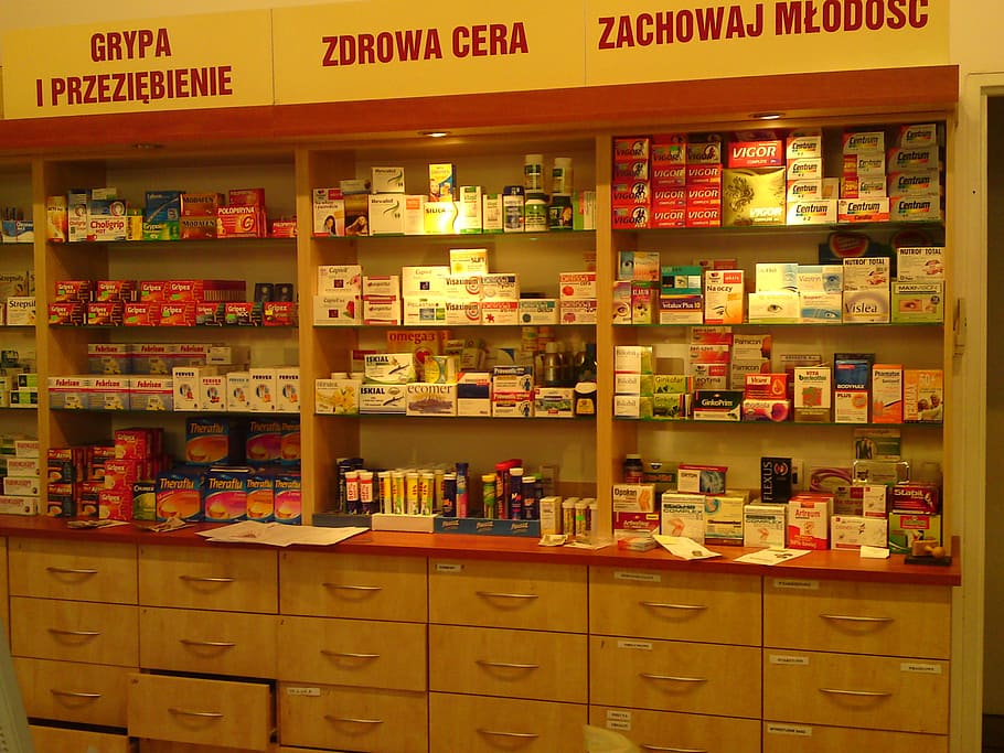 obat-obatan, kayu, rak, farmasi, tablet, pil, kelompok besar objek, di dalam ruangan, tidak ada orang, pengaturan