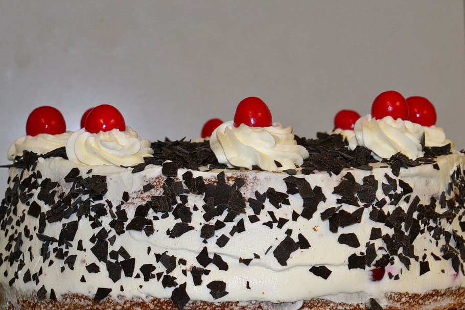 black forest pie, cake, cream cake, chocolate chips, black forest cake, food and drink, food, freshness, red, dessert