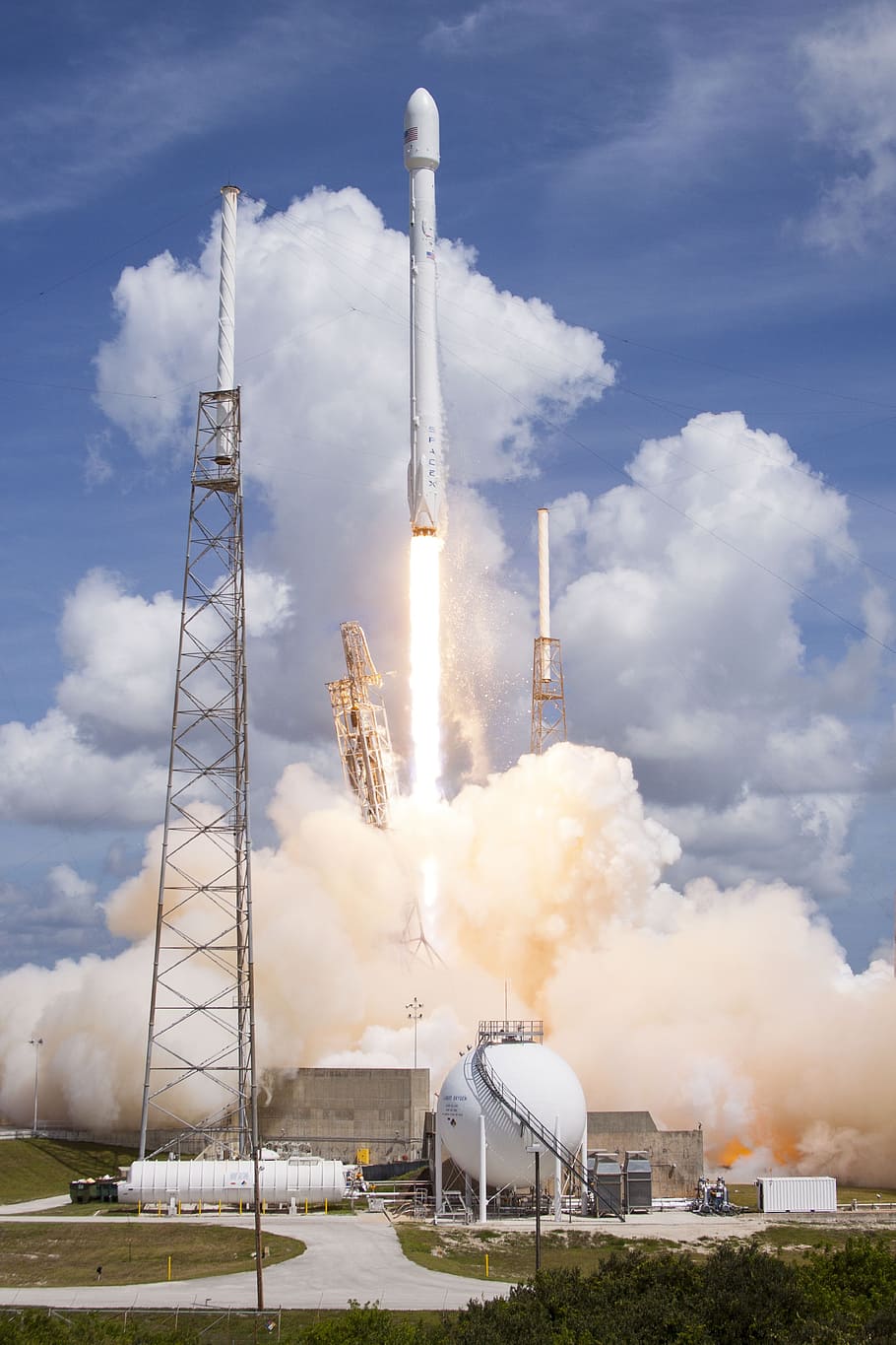 white, space shuttle, taking, docking station, daytime, rocket launch, spacex, lift-off, launch, flames