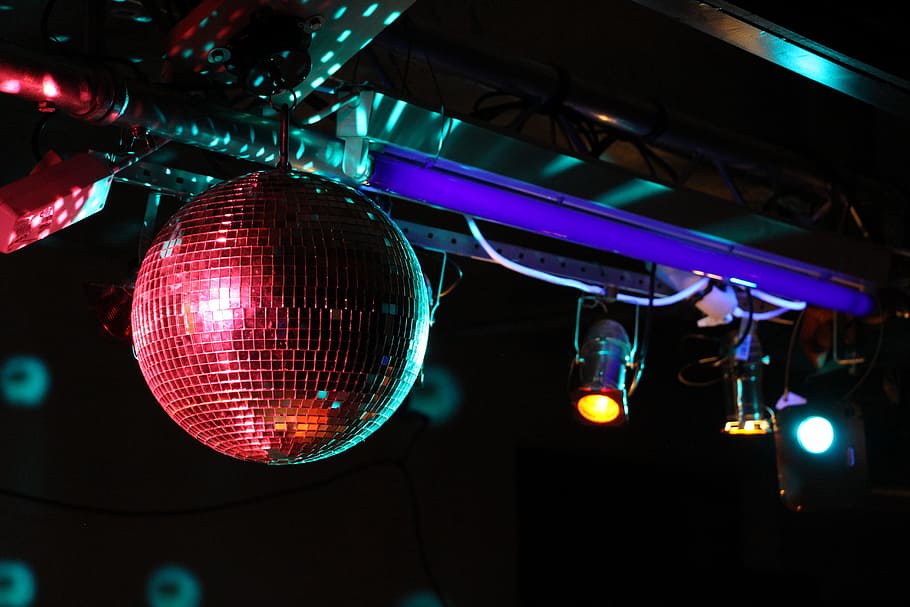 merah, bola disko, gantung, langit-langit, disko, klub malam, klub dansa, pesta, klub, cahaya