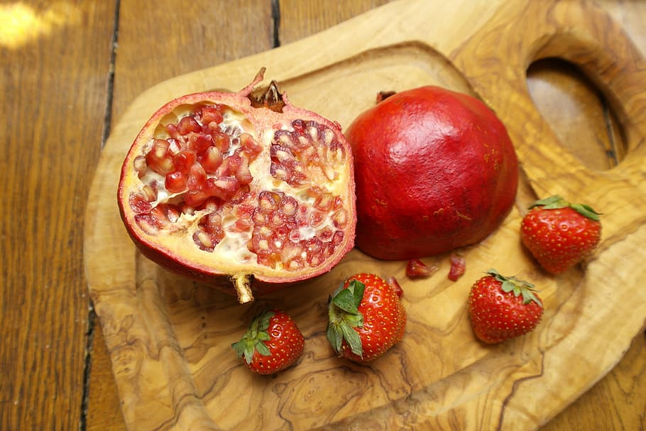 granada, morango, madeira, fruta, vermelho, metade, comida, comida e bebida, alimentação saudável, bem-estar