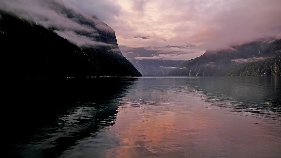 Dawn, Milford Sound, Nueva Zelanda, cuerpo de agua, agua, cielo, belleza en la naturaleza, nube - cielo, pintorescos - naturaleza, frente al mar