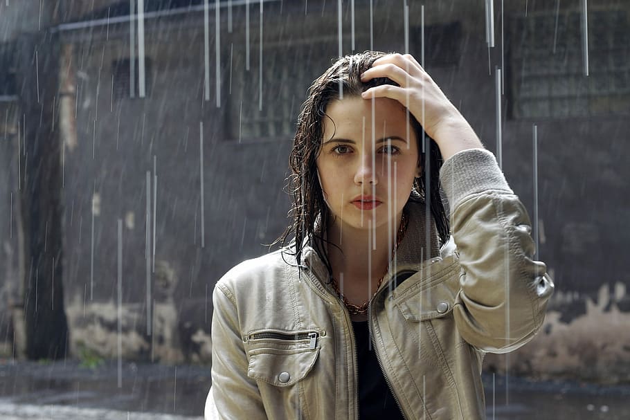 de pie, lluvia, mujeres, de pie bajo la lluvia, hembra, fotos, niña, dominio público, lluvioso, una persona