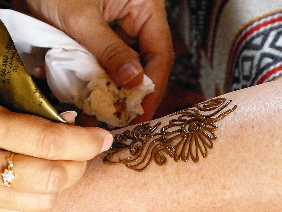 henna, tatuagem, mão humana, mulheres, mão, pessoas reais, parte do corpo humano, exploração, duas pessoas, criatividade