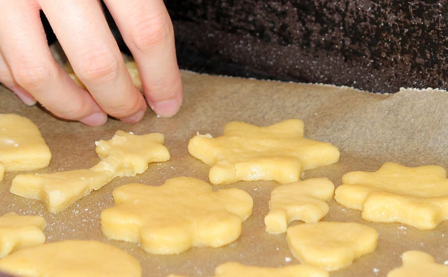 baking cookies, christmas, christmas consumption, sweet, delicious, hands, work, knead, cut out, ausstecherle