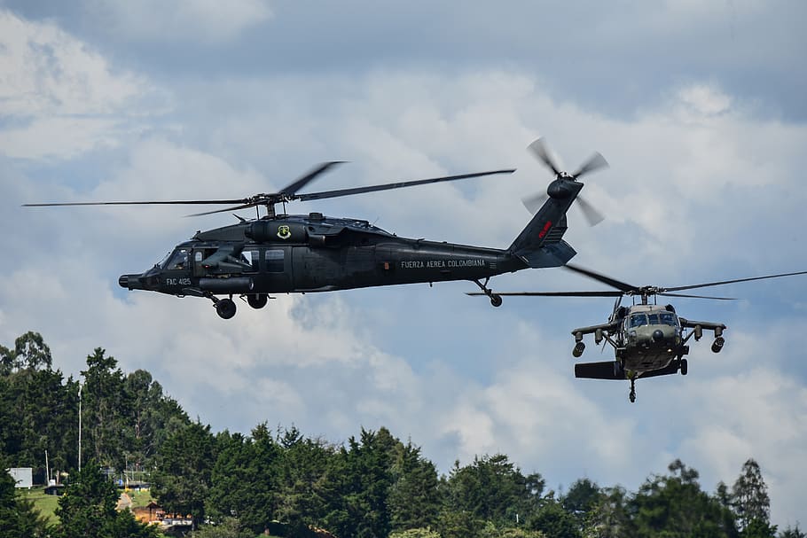 angkatan udara Kolombia, uh-60 blackhawk, helikopter, gerakan, formasi, pelatihan, langit, mode transportasi, pohon, angkutan