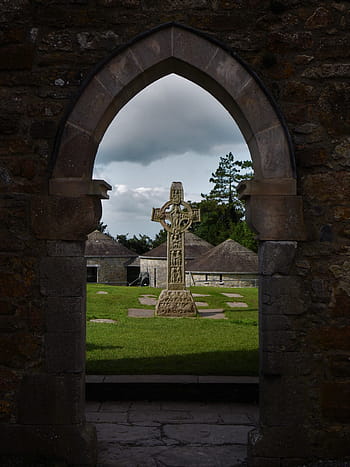 ireland-clonmacnoise-monastery-cross-celtic-cross-mystical-royalty-free-thumbnail.jpg