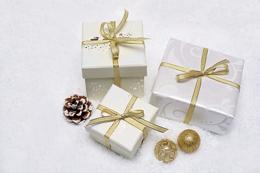três, branco, marrom, caixas de presente, presente de natal, feito, presente, surpresa, moagem, embalado