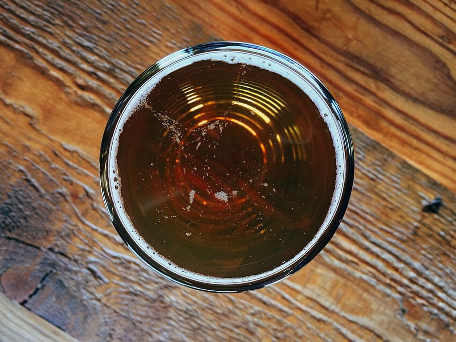 round, amber, glass cup, brown, surface, beverage beer, alcohol, drink, brewery, table