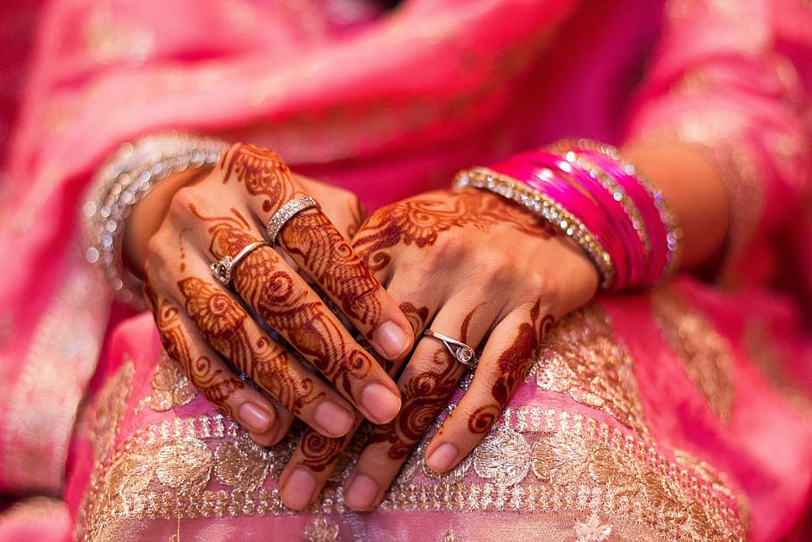 hand, indian wedding, heena, wedding, mehndi, jewelry, indian, bracelets, woman, traditions