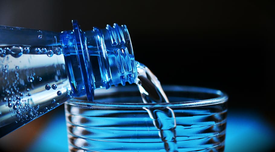 garrafa de bebida, limpar, beber copo, garrafa, água mineral, garrafa de água, água potável, garrafa de plástico, líquido, azul