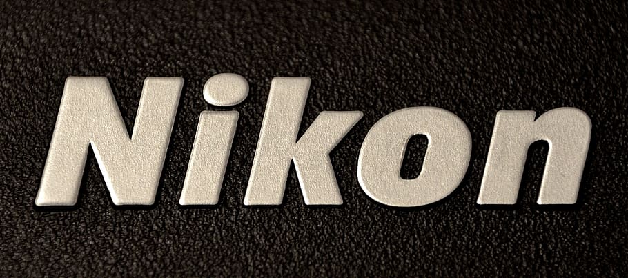 Nikon, logo, foto, texto, comunicación, escritura occidental, primer plano, interior, una sola palabra, mayúscula