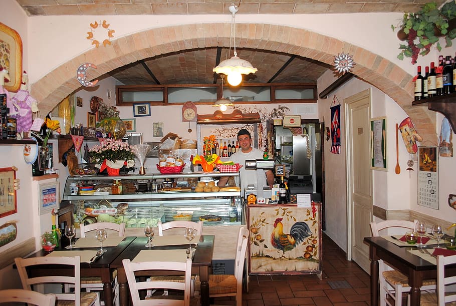 manusia, berdiri, depan, meja pajangan, di dalam, restoran, chianti, castellina in chianti, italia, tuscany