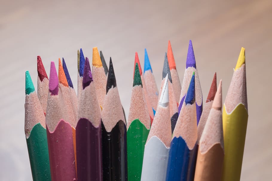 lápices de colores, clavijas de madera, bolígrafos, colorido, color, pintura, escuela, dibujar, puntiagudos, de cerca