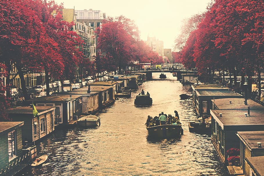 several, boats, full, people, middle, canal, urban, city, day, riding