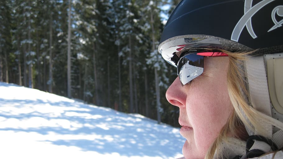Mujer, esquiador, deportes de invierno, esquí, ocio, alpino, deportivo, casco de esquí, gafas, pista