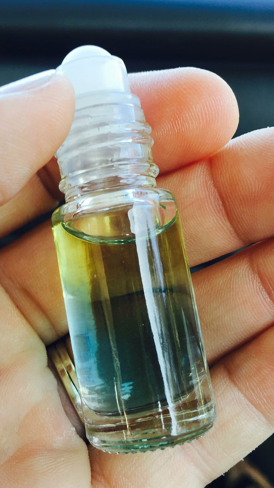 persona, tenencia, claro, mini botella roll-on de vidrio, aceites esenciales, botella de rodillo, aroma, líquido, terapéutico, aromaterapia