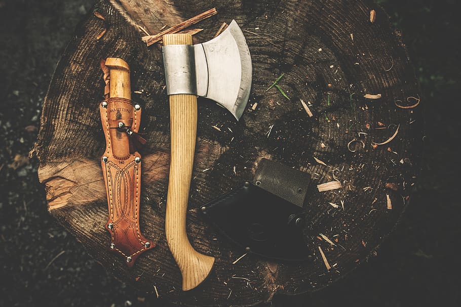 cuchillo, hacha, afilado, madera, al aire libre, herramienta de trabajo, vista de ángulo alto, metal, bodegón, herramienta de mano