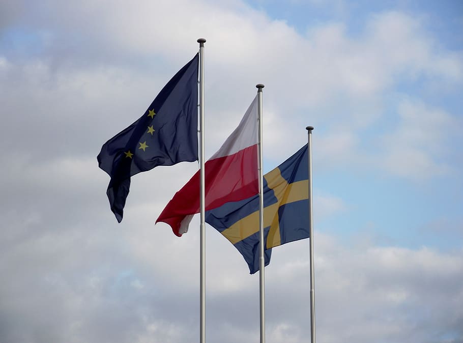 Bandera, Mástil, Nubes, Polonia, cielo, el mástil, Suecia, Unión Europea, patriotismo, nube - cielo