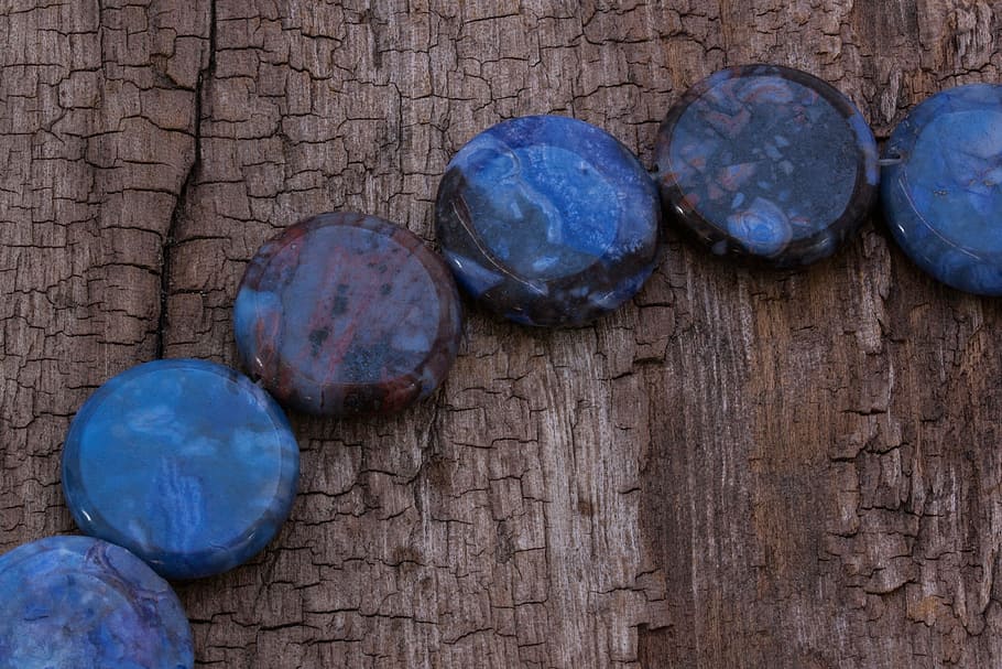 sodalita, mineral, silicato para andaimes, turquesa, branco, azul, gema, pedra, tombado, suave