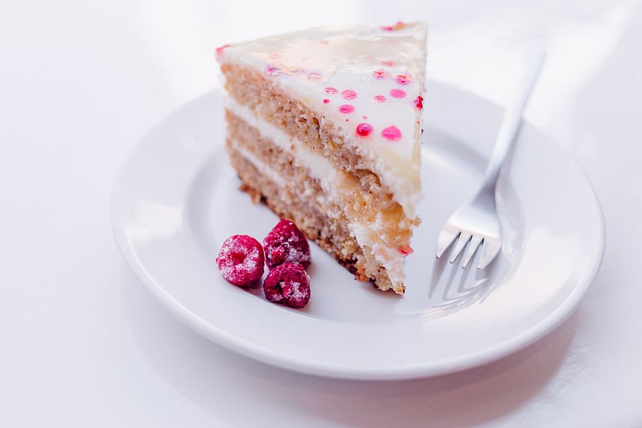 white, plate fork, Raspberry, Cake, Fork, plate, food, dessert, sweet Food, slice