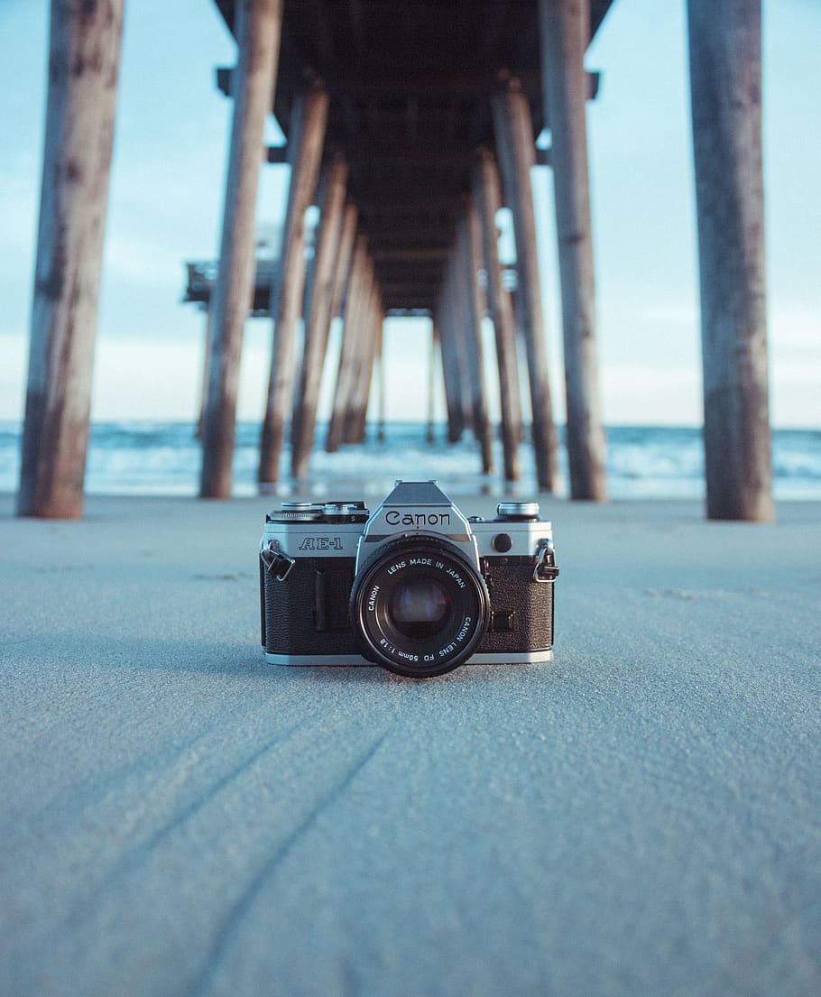 cámara, lente, desenfoque, mar, agua, orilla, ola, playa, madera, puente