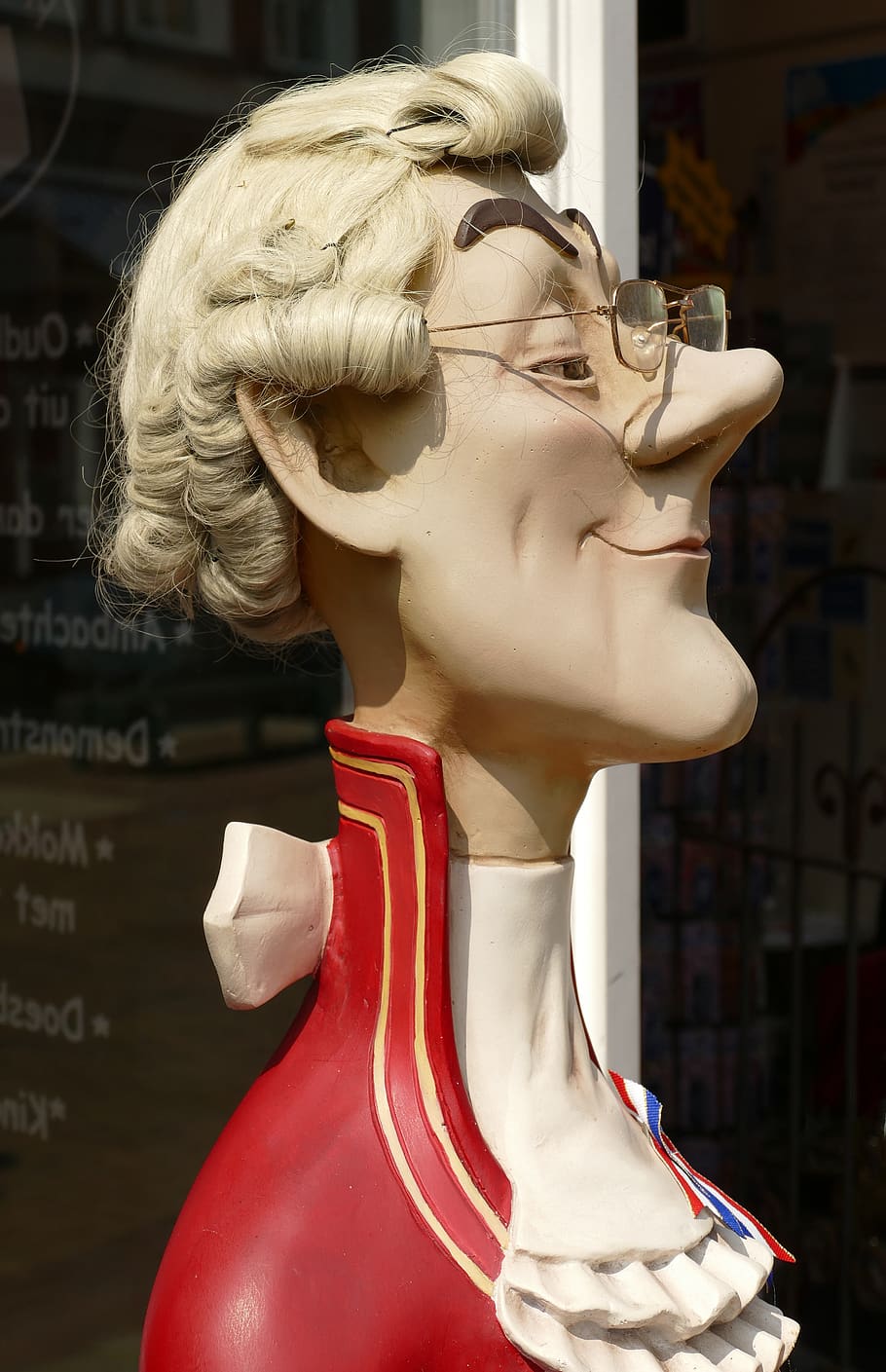 head, wig, caricature, glasses, nose, funny, collar, butler, person, statue