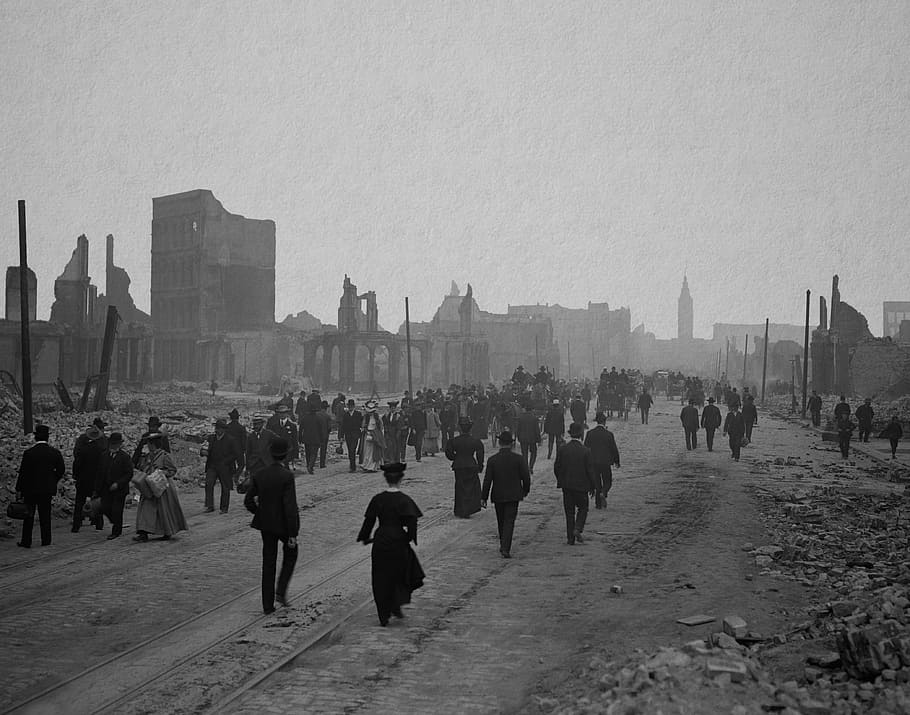 foto grayscale, orang-orang, berjalan, jalan, gempa bumi, san francisco, 1906, vintage, sejarah, bencana