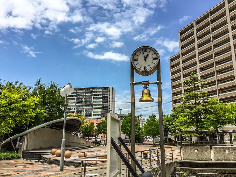 Clocking bell