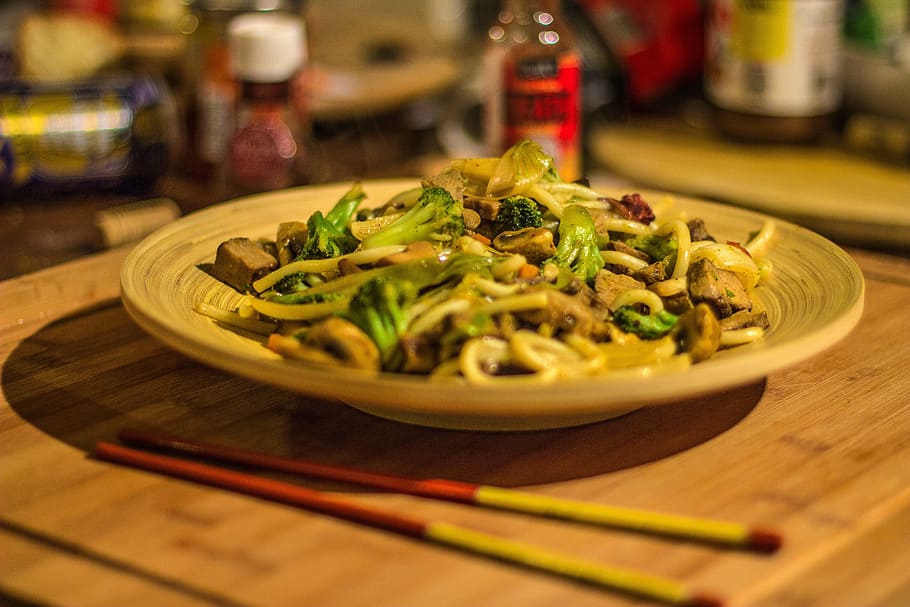 udon, wok, bamboo, food and drink, food, freshness, plate, ready-to-eat, indoors, selective focus