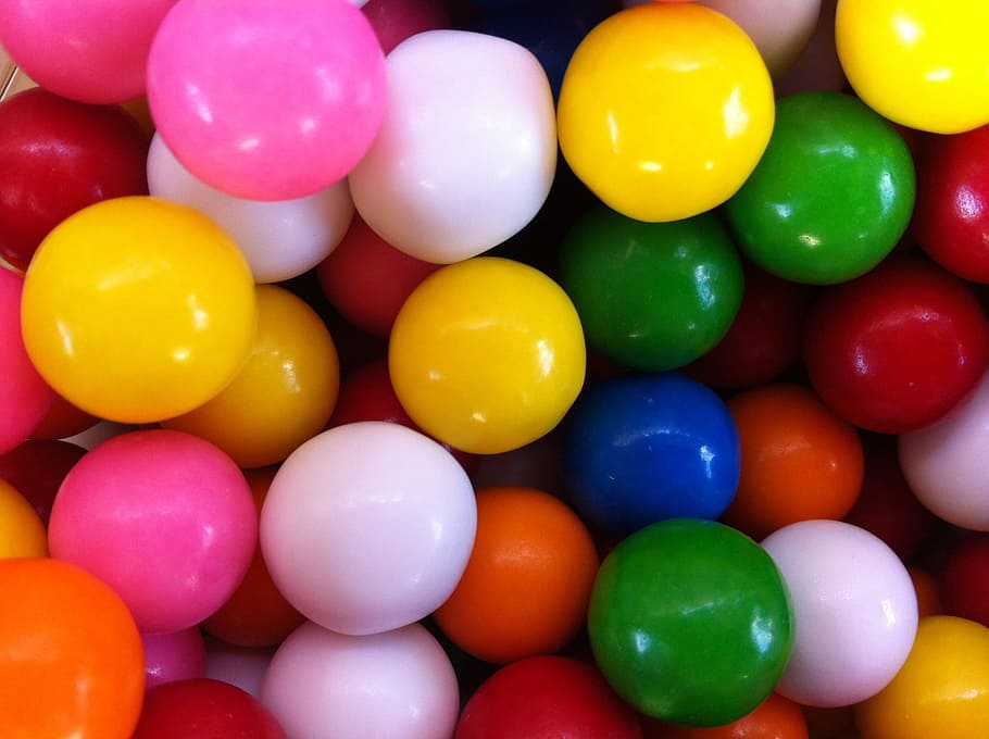 여러 가지 빛깔의 사탕, 사탕, 껌, 배경, 캔디 바, 색상, 모양, 생일, 파티, 웃긴