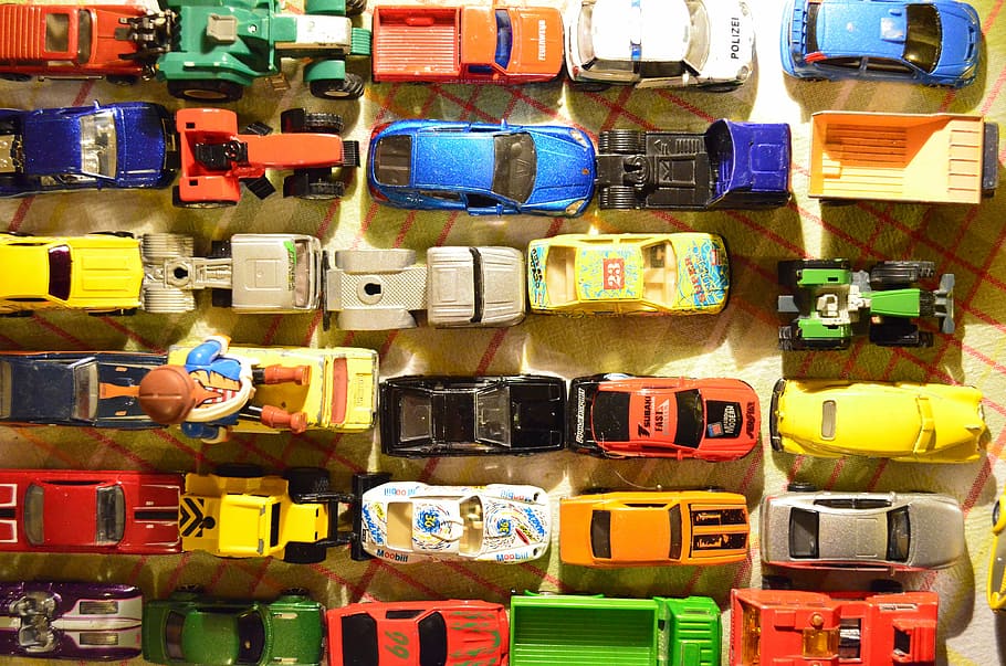 brinquedos de veículos de plástico de cores sortidas, brinquedos, carros de brinquedo, automóveis, quarto infantil, jogar, coloridos, crianças, veículos, infância