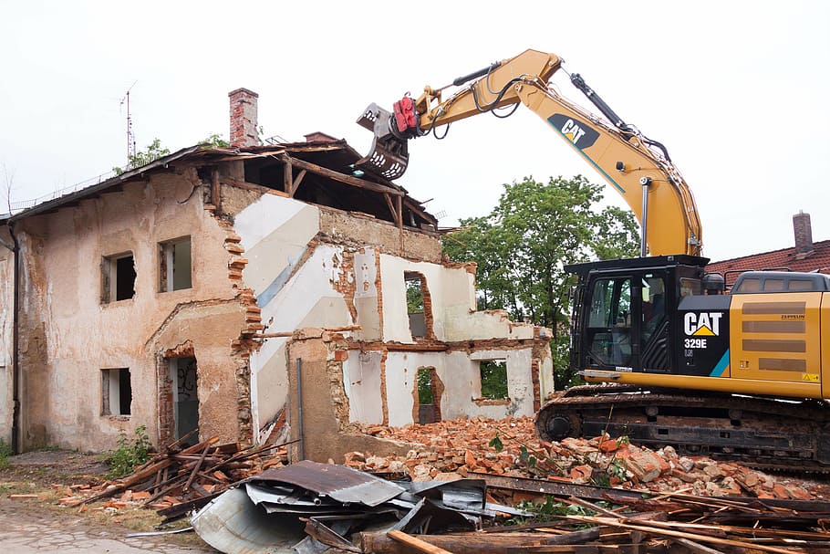 amarillo, excavadora de gatos, demolición, casa, colapso, roto, escombros del edificio, demolición de la casa, edificio, ruina