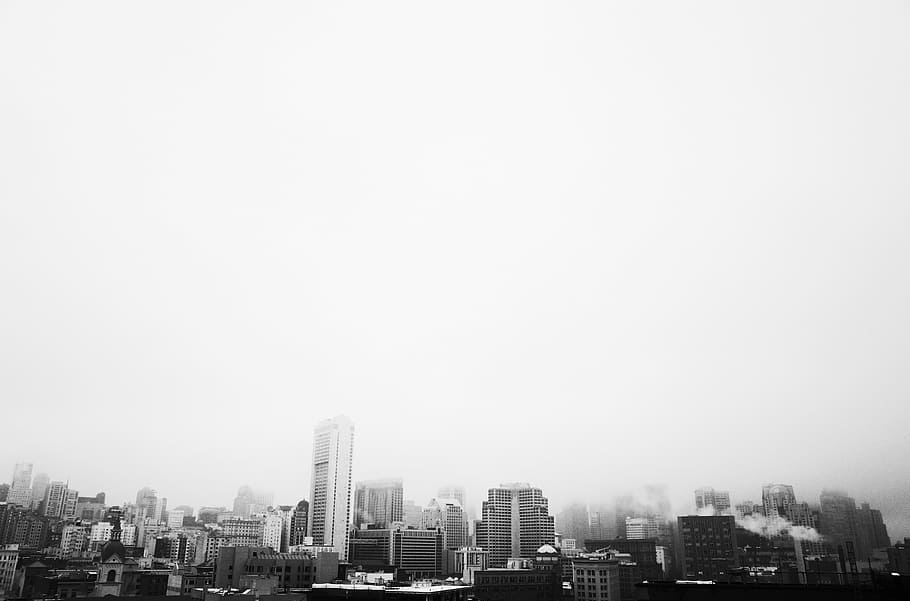 fotografia em escala de cinza, edifícios da cidade, arquitetura, construção, infra-estrutura, azul, céu, arranha céu, torre, cidade