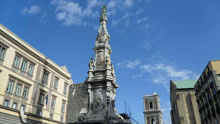 ナポリ, イタリア, ジェズヌオーヴォ広場, 都市, 記念碑, ステラ, 建築, 建物の外観, 構築された構造, 空