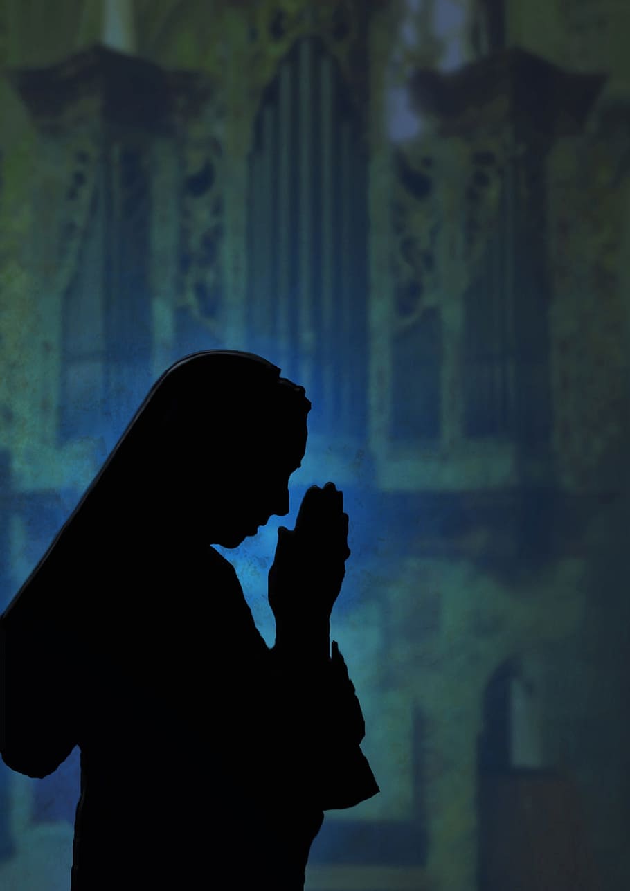 foto de silueta, mujer, rezando, silueta, monja, hermana religiosa, oración, fe, manos, monasterio
