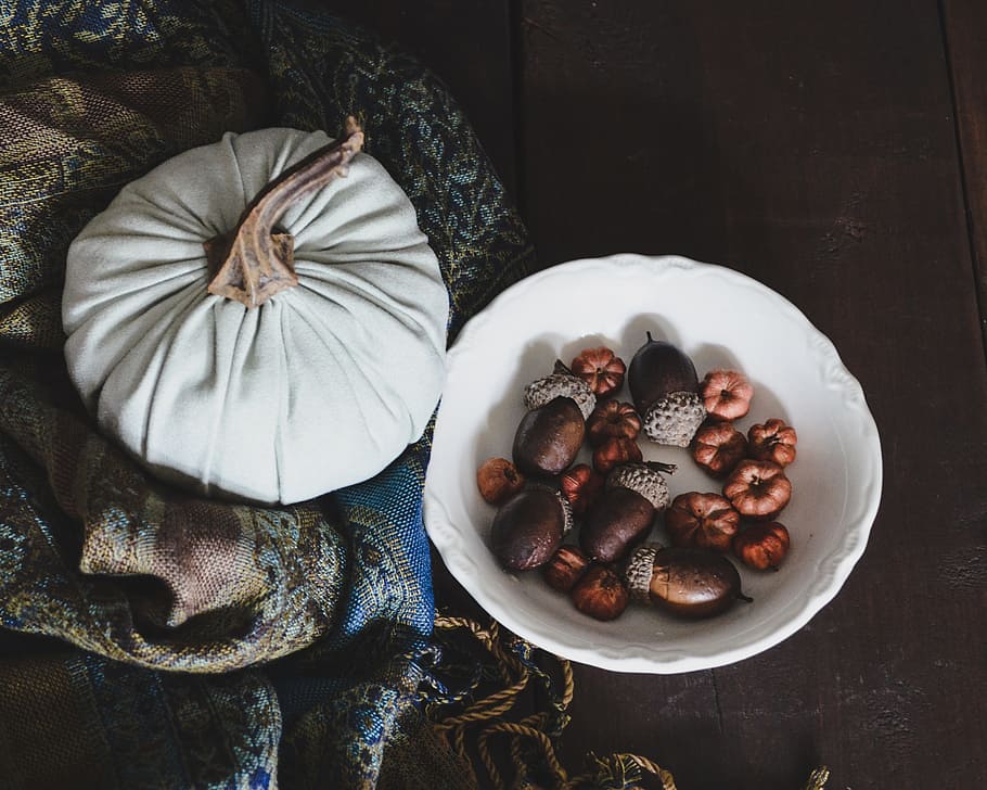 fabric pumpkin, from above, soft, texture, fabric pattern, acorns, mini pumpkins, dark background, fall season, warmth
