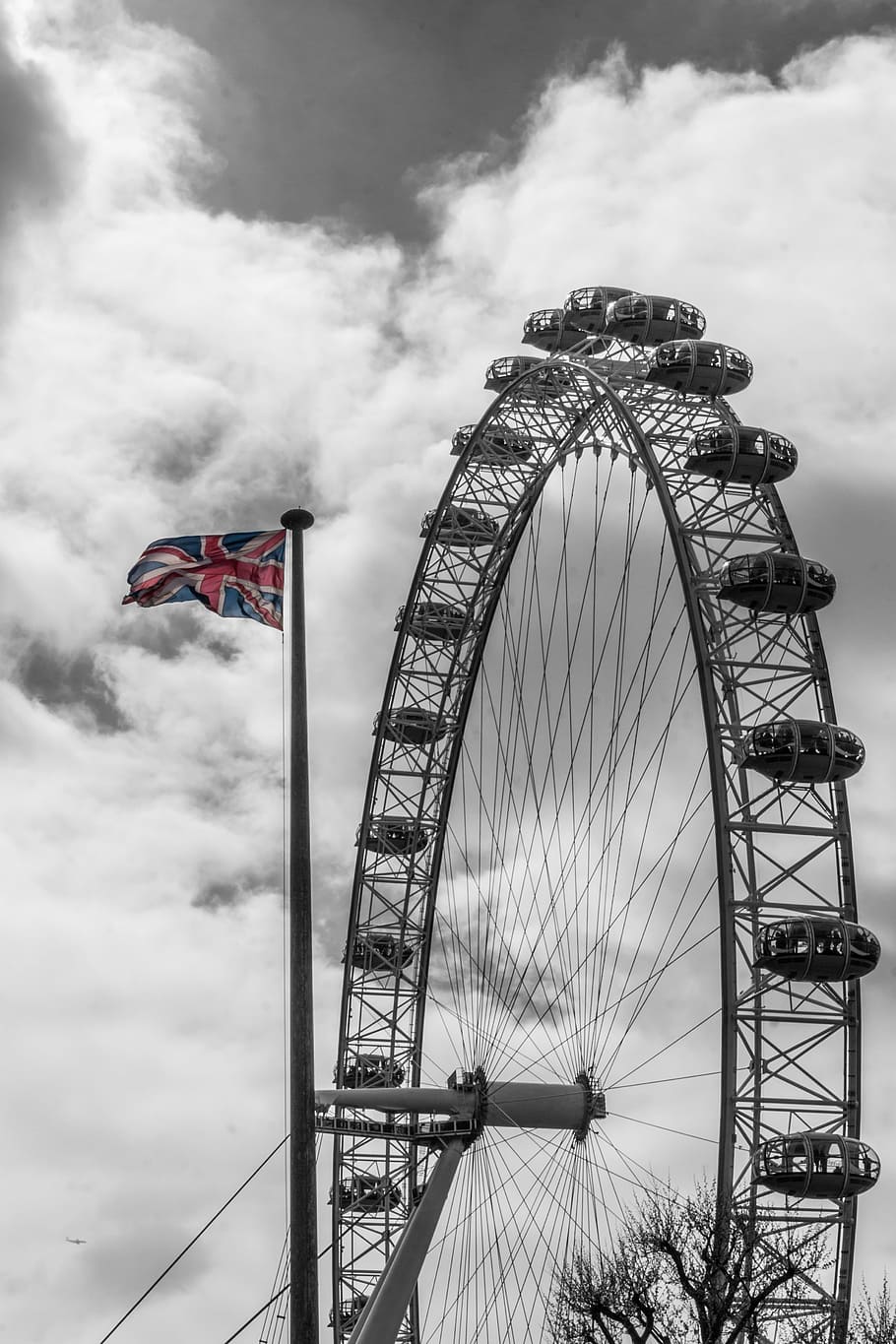 ferriswheel near flag, london, london eye, ferris wheel, britain, england, united kingdom, places of interest, british, wheel