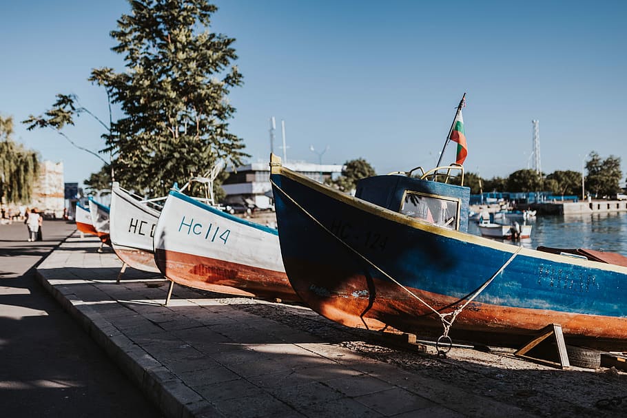 barcos de pesca atracados, puerto deportivo, viejo, ciudad, barcos de pesca, casco antiguo, Nessebar, Bulgaria, mar, verano