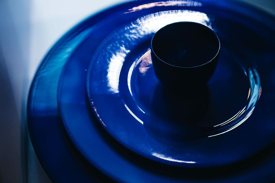 cerâmica, coleção, pratos, louça, utensílios de cozinha, toalha de mesa, azul, líquido, círculo, dentro de casa