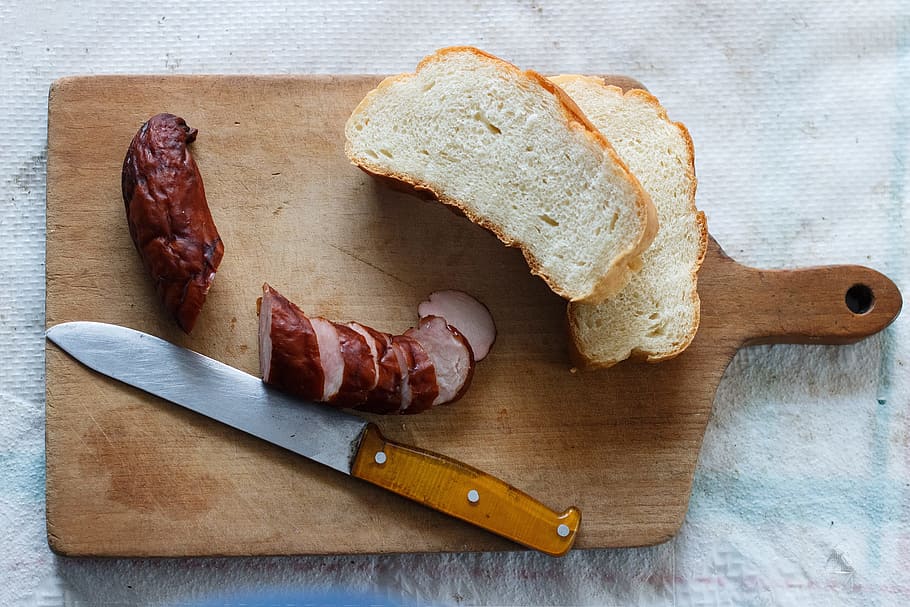 sliced, sausage, bread, brown, wooden, chopping, board, lunch, dish, breakfast