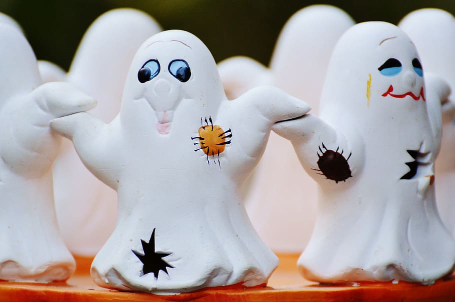 shallow, focus photo, ghost figurines, halloween, ghosts, ghost, group, cute, foraging haunting, figure