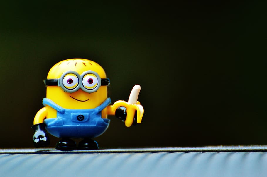 figura de plástico minion, minion, engraçado, brinquedos, crianças, figura, amarelo, bonitinho, comer, banana